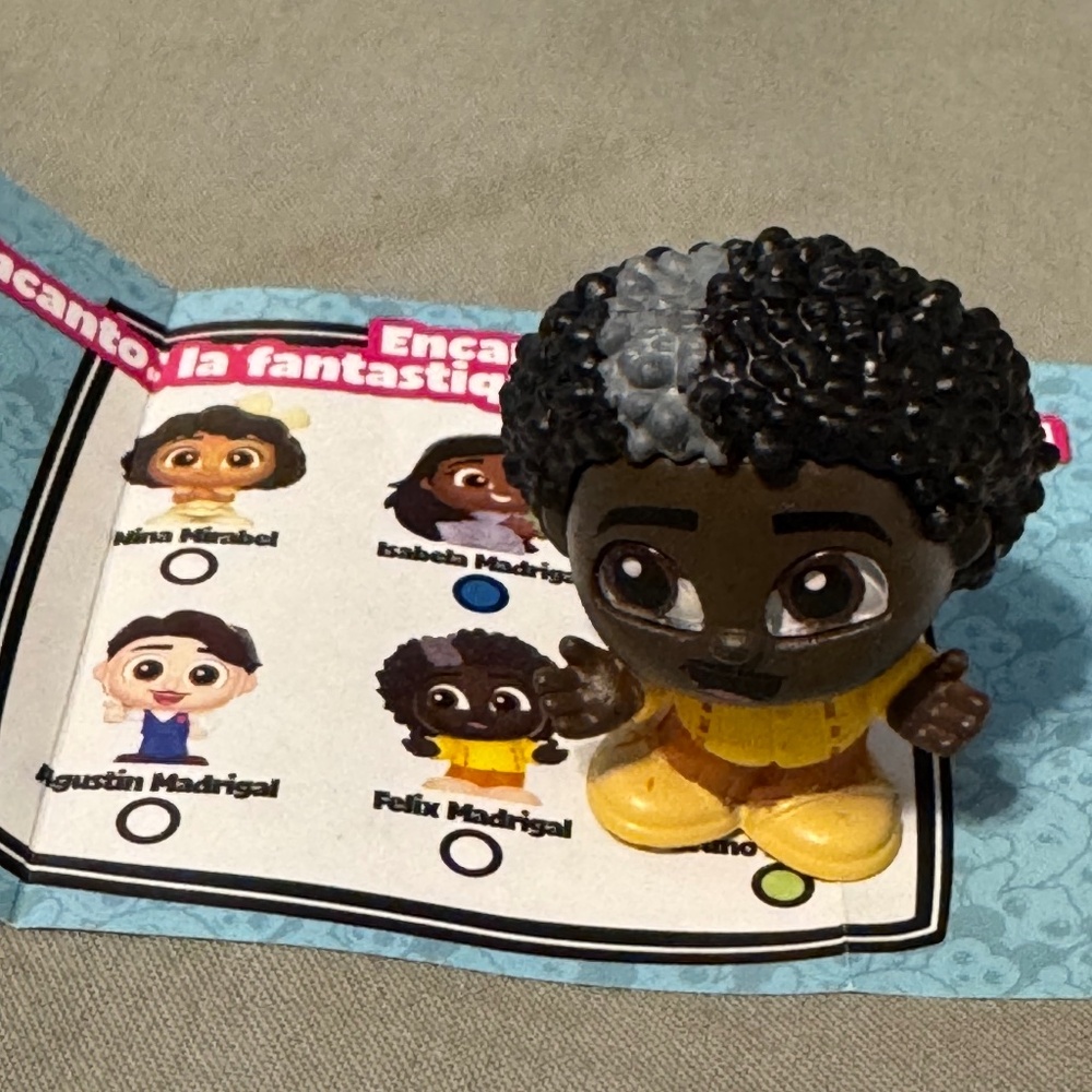 Disney Doorables- Pixel Perfect- Felix Madrigal